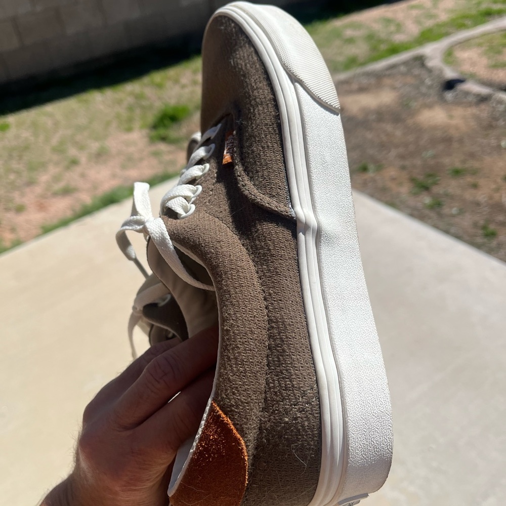 Vans  Size US 9. Brown. - Picture 3 of 6